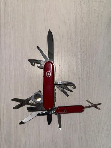 набор инструментов для работы с кожей: Швейцарские многофункциональные ножи Victorinox (комплект из большого at lalafo.kg набор инструментов для работы с кожей: Швейцарские многофункциональные ножи Victorinox (комплект из большого