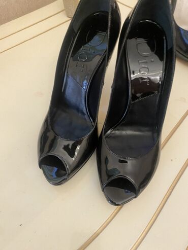 Tuflilər: İki cüt qadın ayaqqabısı və uyğun çanta dəsti 1) Lolita Botti leopard — 14