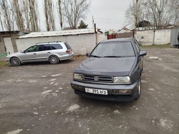 Volkswagen: Volkswagen Vento: 1992 г., 1.8 л, Механика, Бензин, Седан