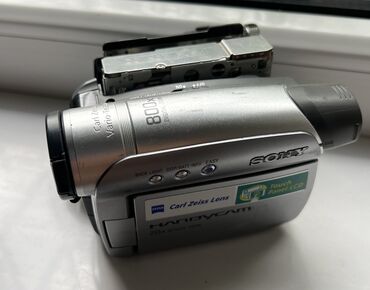 сони видеокамера: Продам цифровую видекамеру сони Н8 на кассетка мини дв . Открылась и