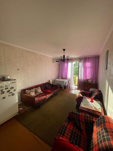 обжита: 3 комнаты, 58 м², 4 мкр 104 серия, 4 этаж, Старый ремонт — 4