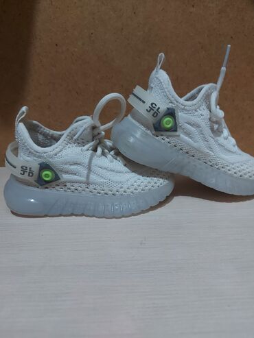 Бутсы: Детская обувь 1.3. 650с - 28 размер 4.6. 300с - 22 размер 7.9. 300с - at lalafo.kg — 11 Бутсы: Детская обувь 1.3. 650с - 28 размер 4.6. 300с - 22 размер 7.9. 300с - — 11