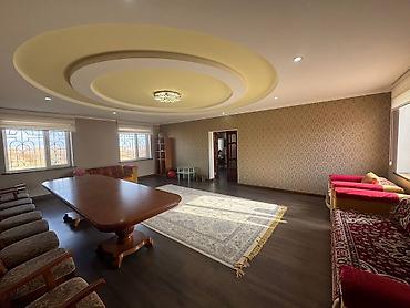 Посуточная аренда домов: Сдаю в аренду просторный дом с современной кухней-гостиной. - Кухня — 18