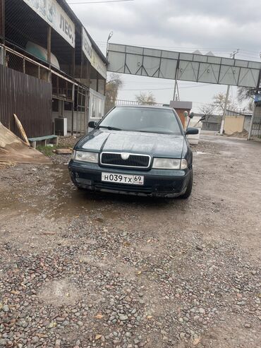 шашылыш сатам: Volkswagen Golf: 1997 г., 1.6 л, Механика, Бензин, Хетчбек