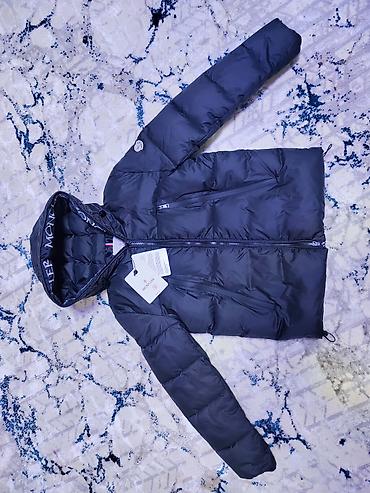 Пуховики и зимние куртки: Пуховик Moncler, темно-синий/черный цвет. есть затяжка на капюшоне и с — 6