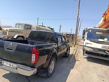 Nissan: Nissan Navara (D40) pikap - Gövdə: 4 qapılı Double Cab, qara rəng - — 6