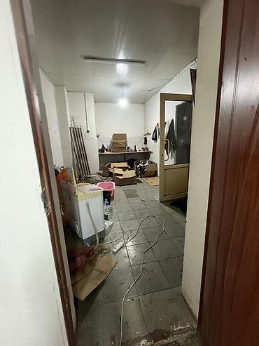 по низу рынка: Сдается в аренду торговое помещение пол магазина,адрес:рынок Орто — 2