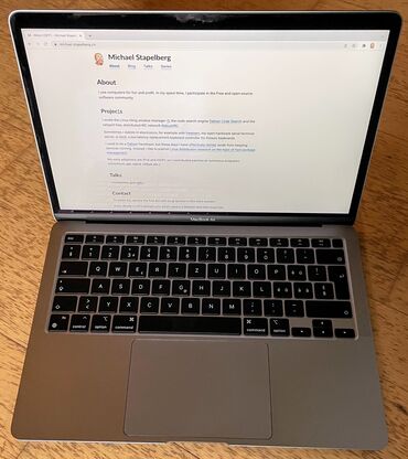 Apple MacBook: İşlənmiş Apple MacBook, 13.1 ", Apple M1, 256 GB, Ünvandan götürmə