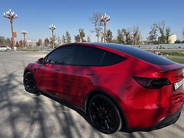 ровен: Tesla Model Y: 2022 г., Робот, Электромобиль, Кроссовер — 2