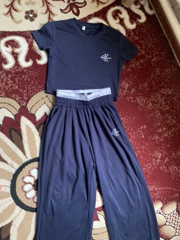 men мужская одежда: Футболка, Классическая модель, Турция, Calvin Klein, Б/у, 4XL (EU 48)