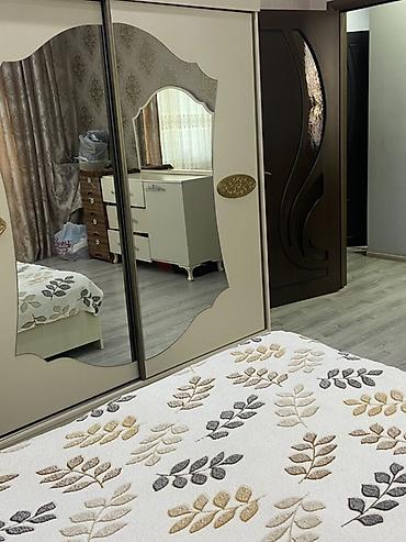 qonaq otagi üçün cilciraqlar: Geniş və işıqlı zal – müasir dizaynla - Böyük L formalı yumşaq divan — 8