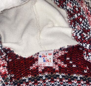 Cinslər və şalvarlar: Yun jaket 7-8-yaş 10 m ayaqqabı 4-5-yaş 5 m