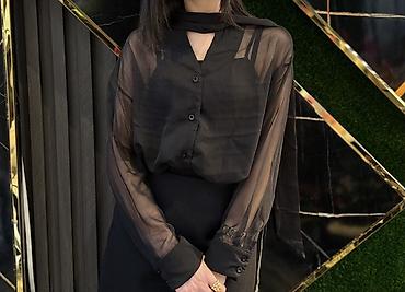 qiş: Qadınlar üçün şəffaf qara bluz - Model: oversize kəsim, yüngül və hava — 2