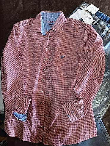 pull and bear belgrade: Muški lot garderobe koji se sastoji od tri komada: - **C&A — 8