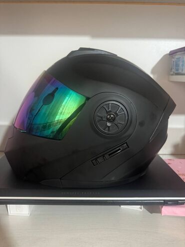 чёрная футболка: Продаётся мото шлем бренд: ORZ HELMETS новый размер L мне не