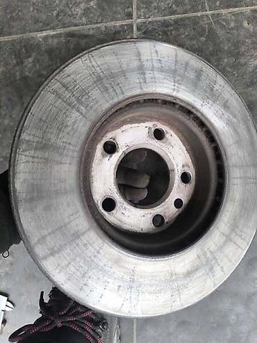 kocioni diskovi: PREDNJI DISKOVI 2.5 SKORO NOVI ZA VOLKSWAGEN TOUAREG OD 2003. DO 2010 — 4