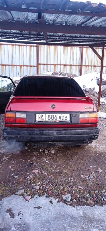 Volkswagen: Volkswagen Passat: 1990 г., 1.8 л, Механика, Бензин, Седан