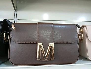 Torbe: Ženska crossbody torba sa metalnim slovom „M“ - Kompaktna torbica — 11