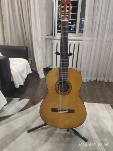 гитара yamaha f600: Продаю гитару - Yamaha C40 с чехлом. Почти новый. Цена 10500 сом
