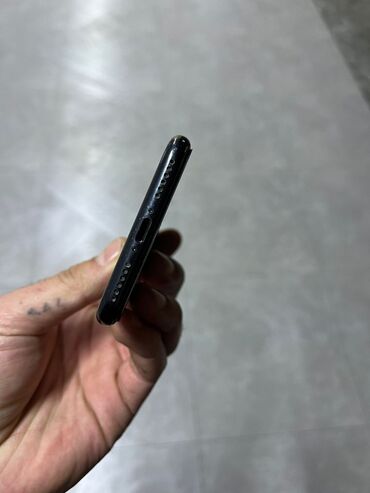 Apple iPhone: IPhone SE 2020, Qara, Barmaq izi — 8