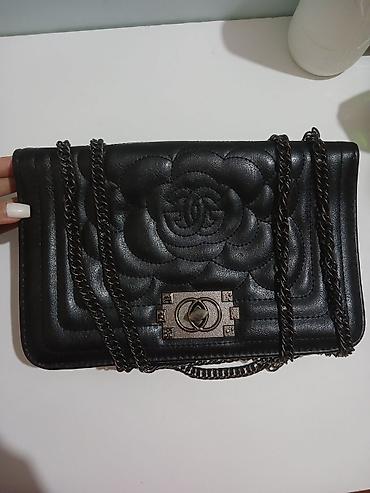 chanel sep: Qara dəri çiyin çantası - Material: yumşaq teksturalı qara süni/dəri — 1