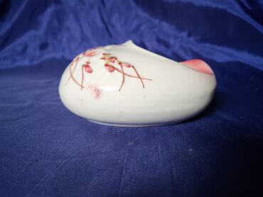 Ostalo posuđe: Pepeljara nova klompa,porcelanska. Visina. 6cm. Duzina. 12cm na lalafo.rs — 8 Ostalo posuđe: Pepeljara nova klompa,porcelanska. Visina. 6cm. Duzina. 12cm — 8