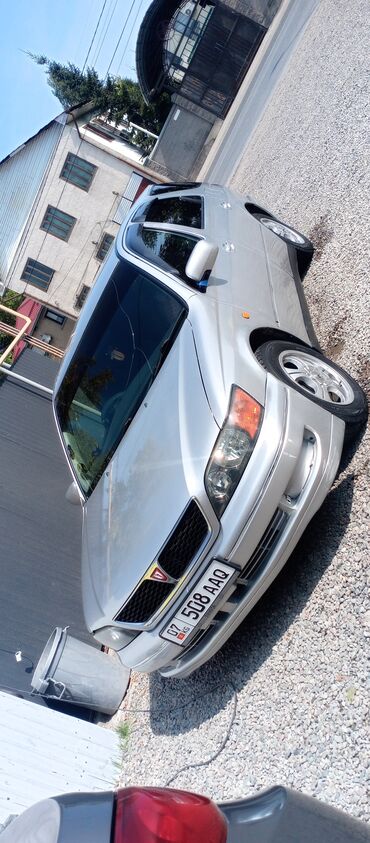 срочно продается машина: Toyota Vista: 1999 г., 2 л, Автомат, Бензин, Универсал