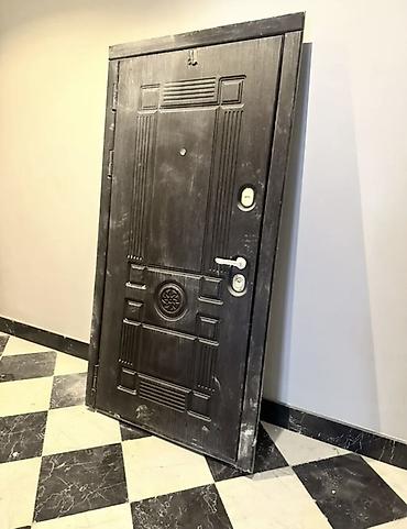 Giriş qapıları: Qapı cıxarılıb! Bir deffekti, qopuğu, cattağı YOXTUR! Dəmir giriş — 1