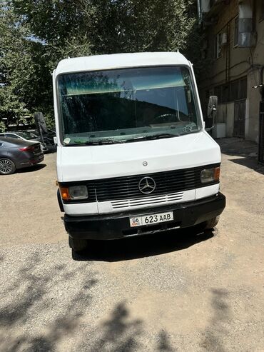 купить машину мерседес: Легкий грузовик, Mercedes-Benz