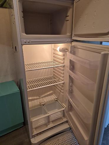 konteyner soyuducu: İşlənmiş 2 qapılı Indesit Soyuducu Satılır, rəng - Ağ — 3