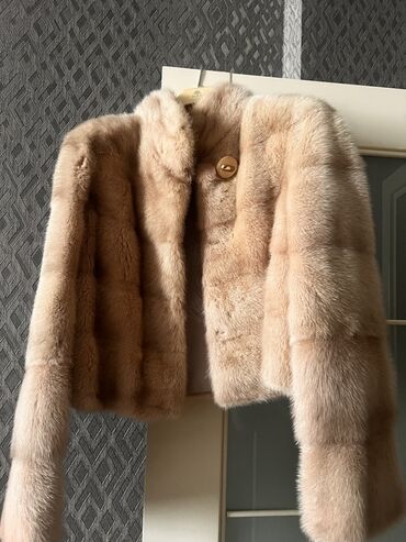 deri pencekler: BAITE FUR Co., LTD (777) markalı qısa xəz pencək. - Rəng: açıq