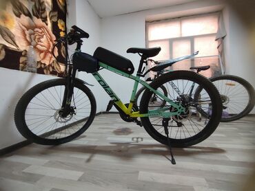 кроссовый велосипед: Электровелосипед. приобретено недавно. пробег 140км Верхом на этом
