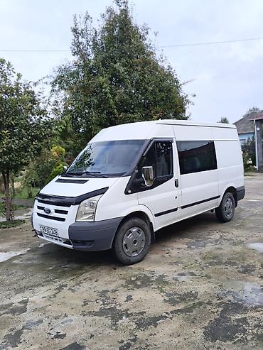 yer sumlayan traktor: Ford Transit: 2.4 l | 2006 il Van/Minivan — 1