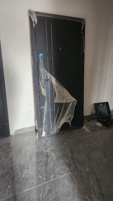 qapi sumqayit: Yeni qapidir ev yeniden temir olunur deye tecli satilir yenisi