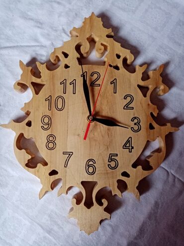 Rucno izradjen sat
Dimenzije 37x30cm
