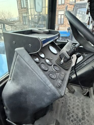 Тракторы МТЗ (Беларус): Модель: 82 экспортный, Б/у, 2001 г., Трактор с другими агрегатами — 3