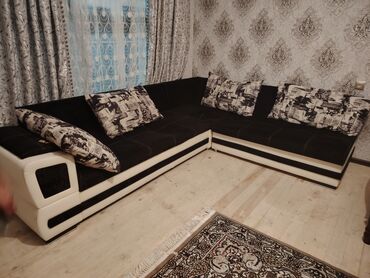 Bentley: Künc divan, Parça
