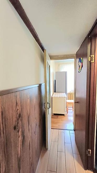меняю на квартиру: 3 комнаты, 58 м², 8 мкр 104 серия, 5 этаж, Косметический ремонт — 4