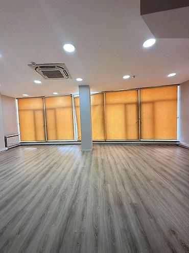 qelebe kruqu: İcarəyə verilir 9 otaqlı ofis 476 m², İnşaatçılar m. Daha 7 şəklə bax — 2