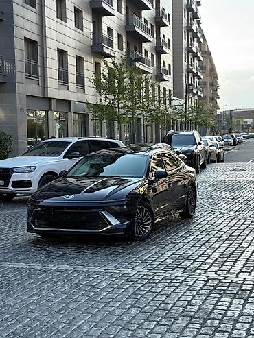 sonata disk: Hyundai Sonata – xamelion rəngi yeni nəsil fastback dizaynlı sedan — 1