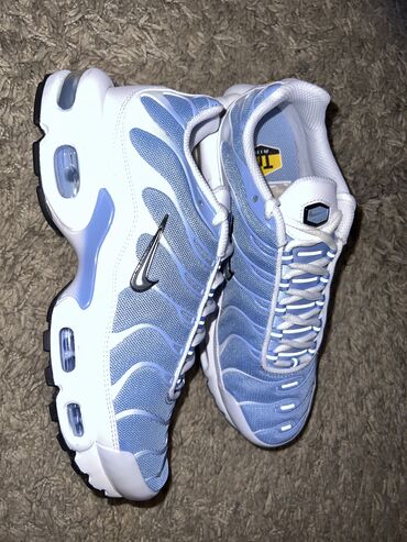 Women's Sneakers and athletic shoes: Nike, 40 — 8