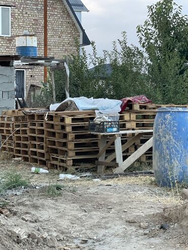мебель из паллет: Поддон Универсалдуу станоктор үчүн, Колдонулган
