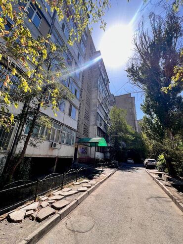 сдаю квартиру раззакова: 2 комнаты, 48 м², 105 серия, 3 этаж