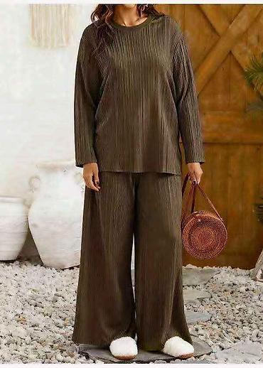 Kompleti: 10. Komplet za punije
2XL 3XL 4XL 
Cena : 3.000 dinara H — 2