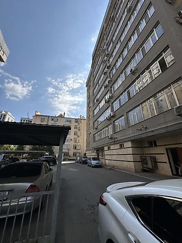 Коммерциялык мүлк: Кеңселерди сатуу 402 м², Ремонтсуз, Көп кабаттуу имарат, 2 кабат — 6
