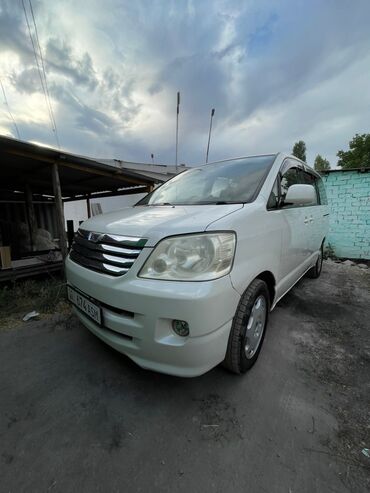 срочно срочно продам машину: Toyota Noah: 2003 г., 2 л, Автоматические, Бензин, Минивэн