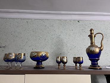 Kobalt mavi şüşədən hazırlanmış zərif qraf və qədəh dəsti lalafo.az -da Kobalt mavi şüşədən hazırlanmış zərif qraf və qədəh dəsti