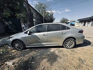 byd e1: Toyota Corolla: 2021 г., 1.8 л, Вариатор, Гибрид, Седан — 5