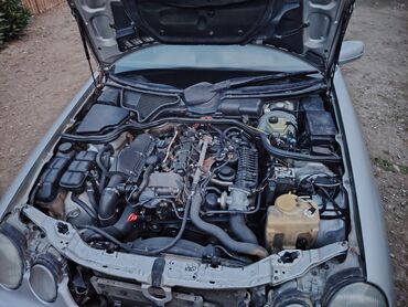 Mercedes-Benz: Mercedes-Benz E 220: 2.2 l | 2001 il Sedan — 6