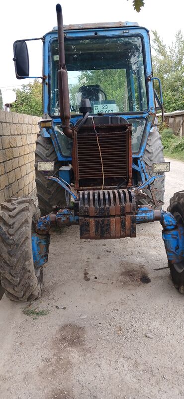 Traktorlar: Traktor MTZ (Belarus) tipli, 4x2 təkər quruluşlu, kabinalı. Dizel — 5